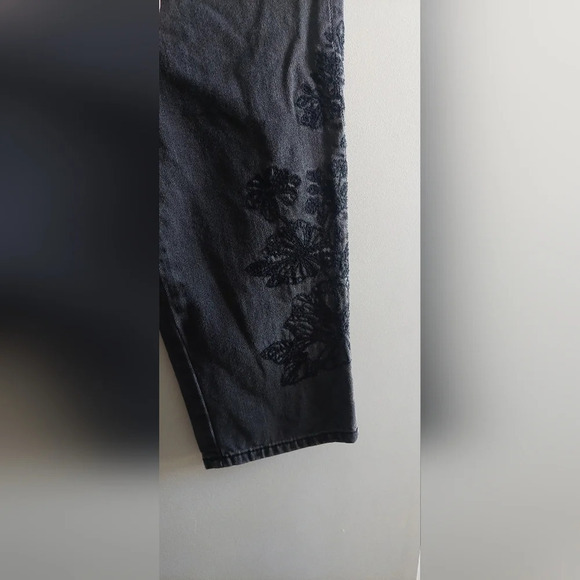 American Eagle Mom Jeans Embroidered Floral Faded black 8 Whimsigoth - Picture 11 of 15